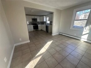 74 Lake St, Unit 74 Lake st in Cranston, RI - Building Photo - Building Photo