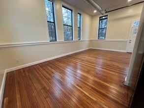 352 Manchaug Rd, Unit 2 in Sutton, MA - Foto de edificio - Building Photo