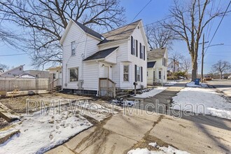 1038 3rd St NW in Grand Rapids, MI - Building Photo - Building Photo