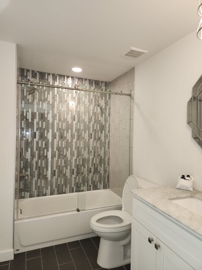 4265 Parnell Rd, Unit Bedroom in Marietta, GA - Foto de edificio - Building Photo