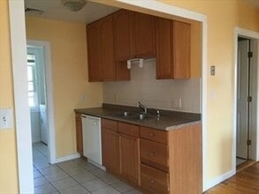 30 Derby St-Unit -3 in Worcester, MA - Building Photo - Building Photo