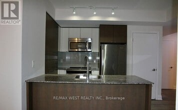 9 Valhalla Inn Rd in Toronto, ON - Building Photo - Building Photo