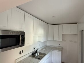 762 1/2 N Ridgewood Pl, Unit 762 1/2 in Los Angeles, CA - Building Photo - Building Photo