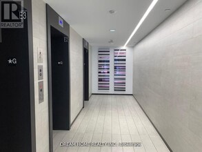 203 College St in Toronto, ON - Building Photo - Building Photo