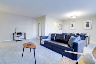 1600 S Eads St in Arlington, VA - Building Photo