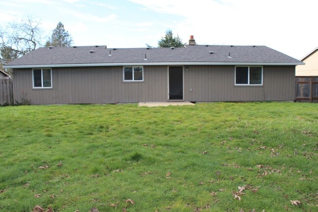 1826 NE 24th Ave in Hillsboro, OR - Building Photo - Building Photo