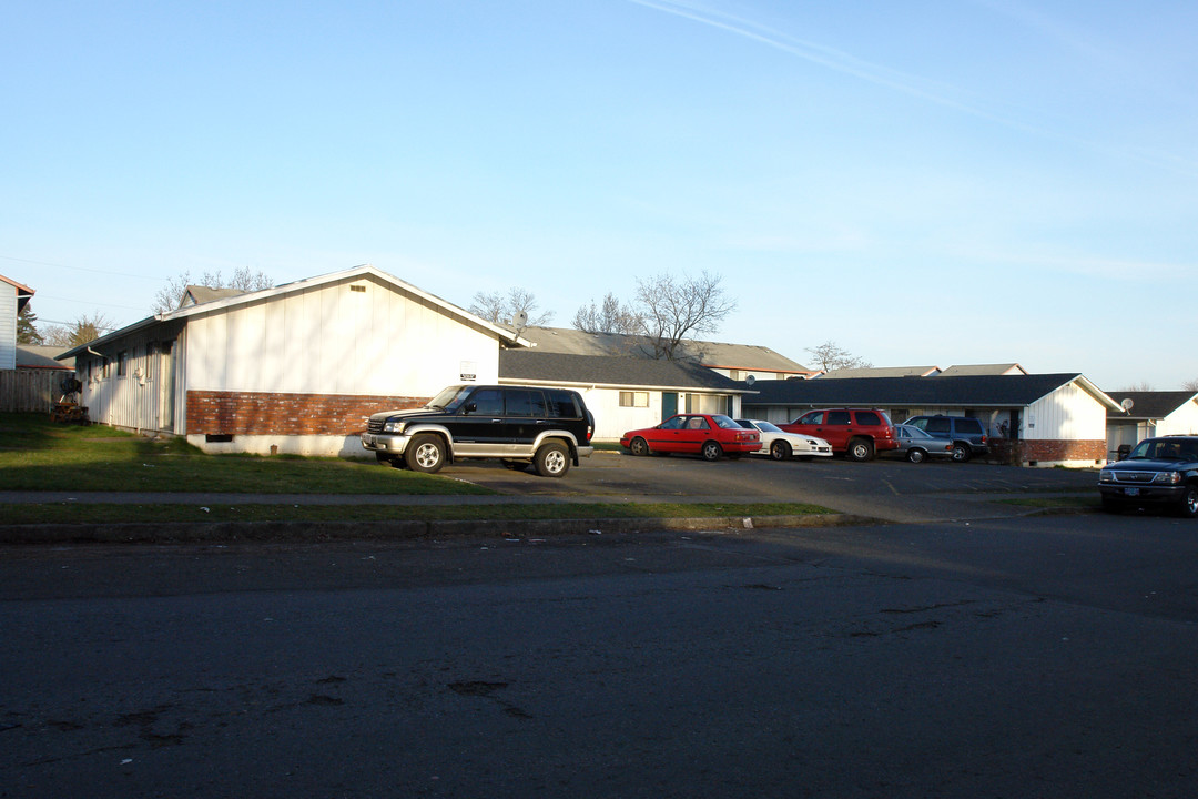 Village Maywood Apartments in Portland, OR - Building Photo