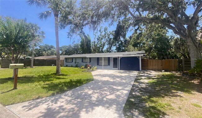 2000 Craft Ln in Sarasota, FL - Building Photo - Building Photo