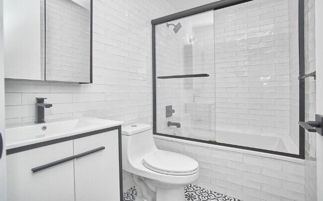 29 Marcus Garvey Blvd-Unit -3R in Brooklyn, NY - Building Photo - Building Photo