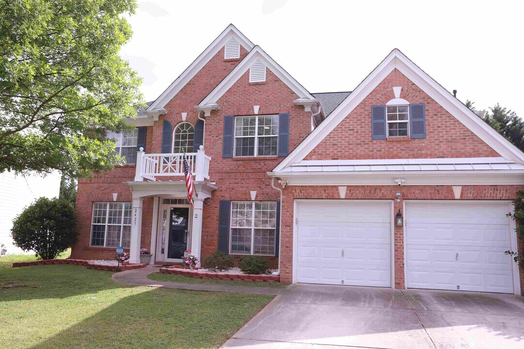 2427 Red Birch Dr in Charlotte, NC - Building Photo