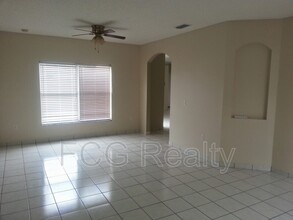 325 Marquee Dr in Kissimmee, FL - Building Photo - Building Photo