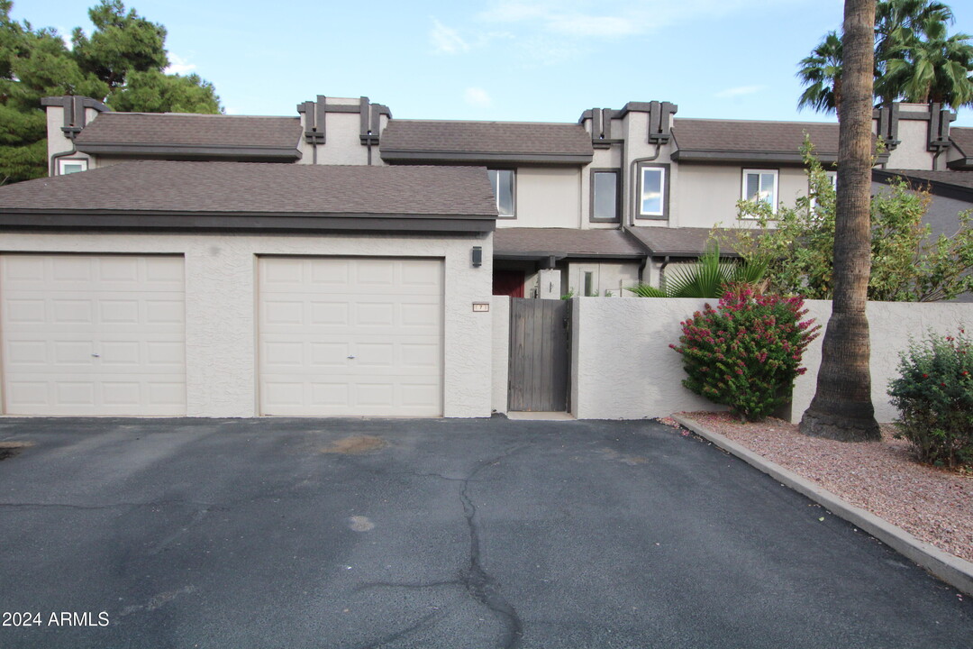 2338 W Lindner Ave in Mesa, AZ - Foto de edificio