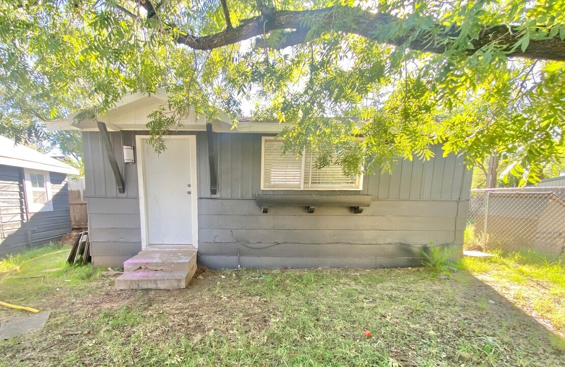 2123 21st St-Unit -C in Lubbock, TX - Building Photo