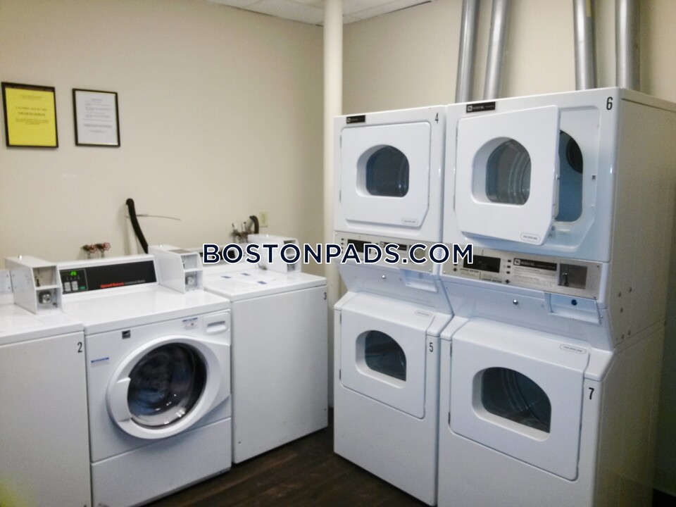 833 Beacon St in Boston, MA - Building Photo