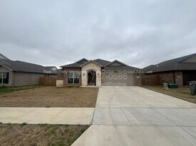 2031 Bluestem Dr in Centerton, AR - Building Photo