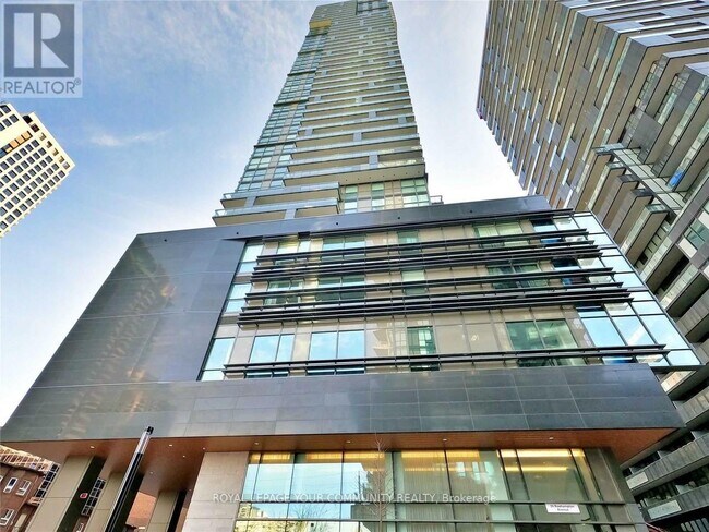 property at 39-4439 Roehampton Ave