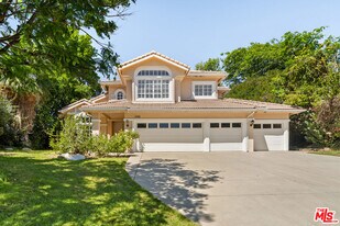 18419 St Moritz Dr in Los Angeles, CA - Building Photo