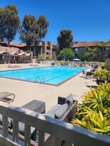 10425 Caminito Cuervo in San Diego, CA - Building Photo