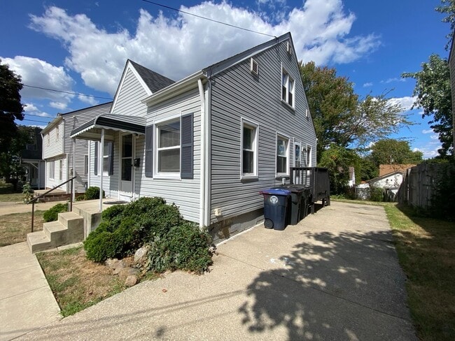 927 Davies Ave in Akron, OH - Building Photo - Building Photo