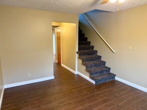 1616 Spring Valley Dr in Huntington, WV - Foto de edificio - Building Photo