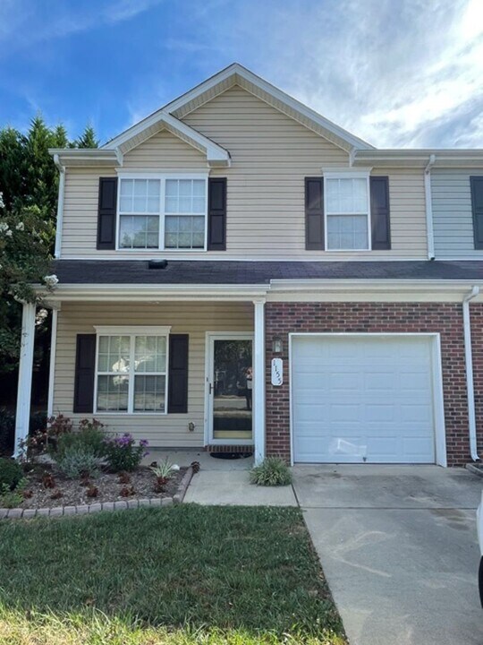 1155 Glory Vine Rd in Whitsett, NC - Building Photo