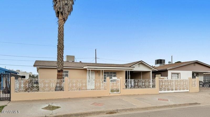 9351 Carranza Dr in El Paso, TX - Building Photo