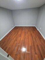 35 New Ln in Staten Island, NY - Building Photo
