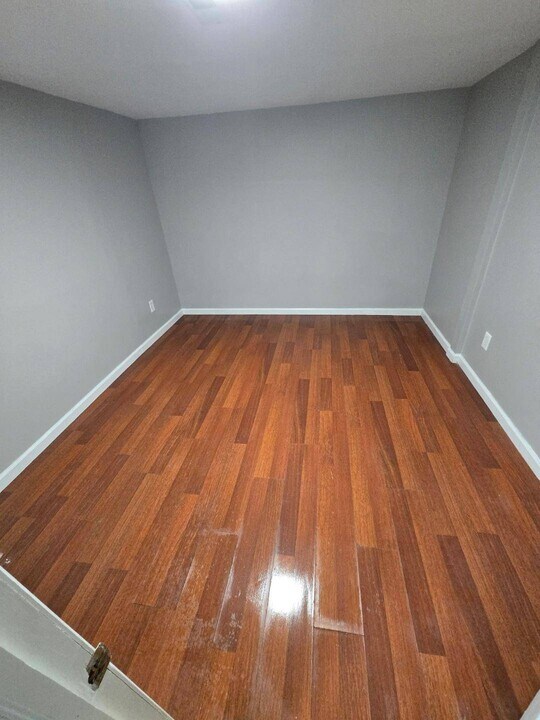 35 New Ln in Staten Island, NY - Building Photo