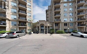 8 Maison Parc Ct in Vaughan, ON - Building Photo - Building Photo