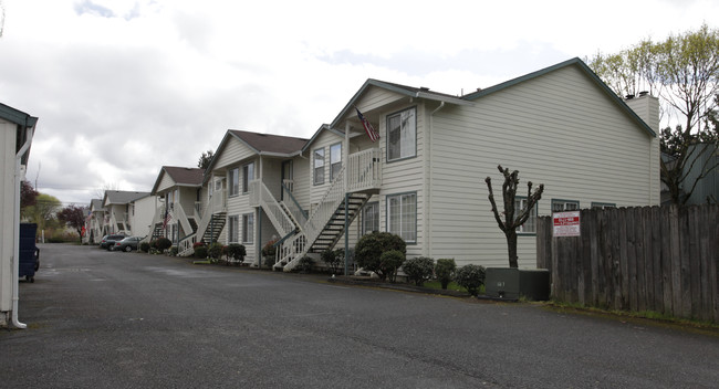 Pelican Pointe Apartments in Vancouver, WA - Building Photo - Building Photo