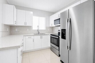 1180 NW 67th St in Miami, FL - Building Photo - Building Photo