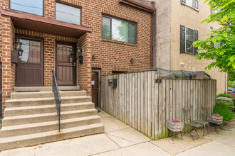 851 N 28th St in Philadelphia, PA - Building Photo - Building Photo