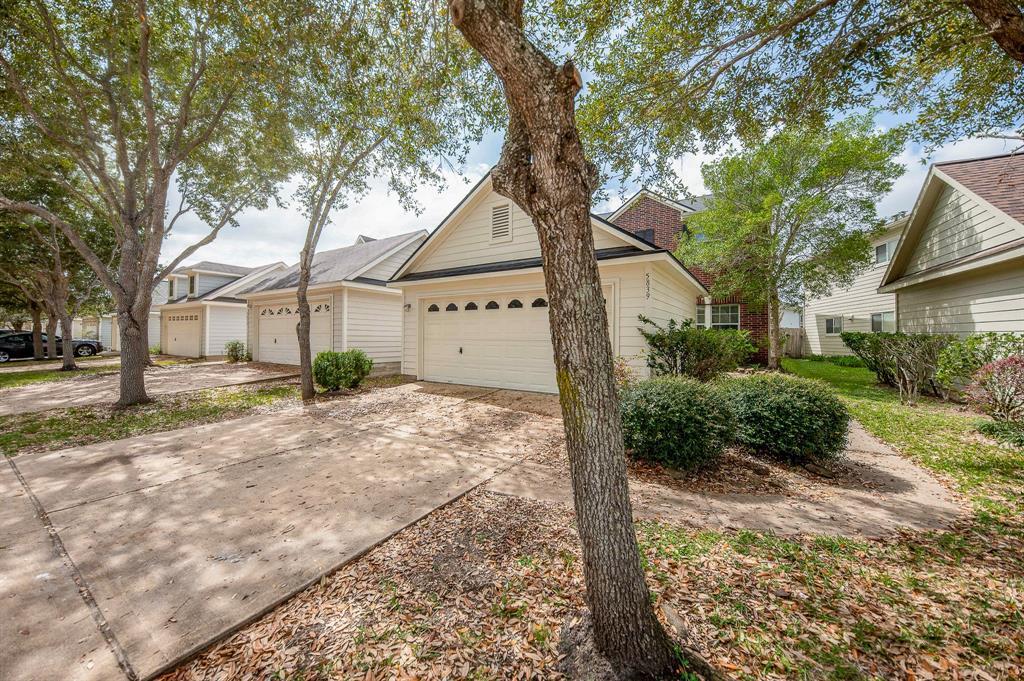 5839 Sonoma Ridge in Missouri City, TX - Building Photo