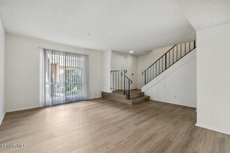 27401 Country Glen Rd in Agoura Hills, CA - Building Photo - Building Photo