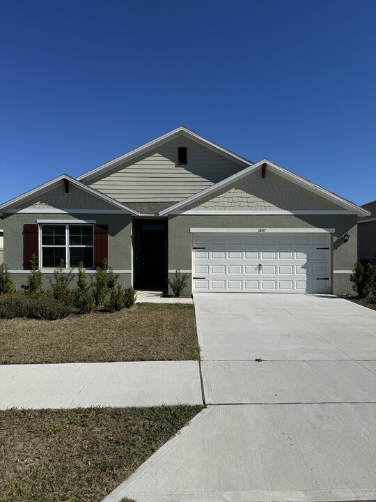 1807 Silverbell Lp in Haines City, FL - Building Photo