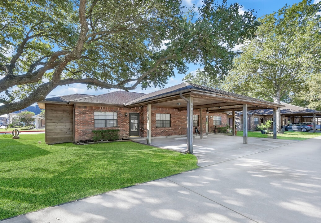 Dogwood Townhomes in Tomball, TX - Building Photo