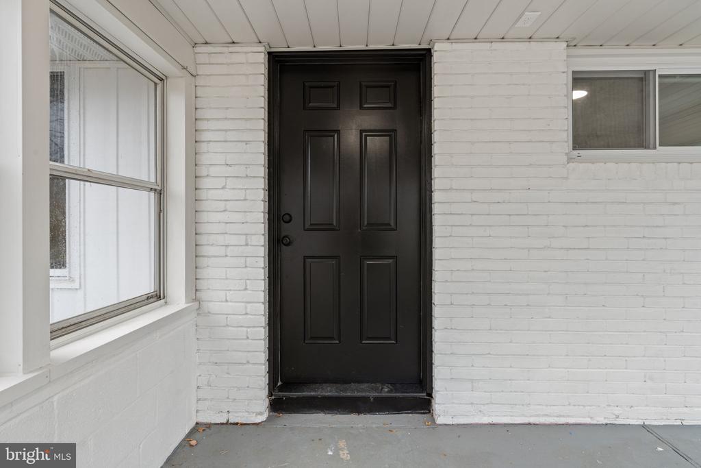 64 Vividleaf Ln in Levittown, PA - Building Photo