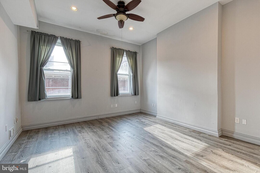 1230 N Calvert St in Baltimore, MD - Building Photo