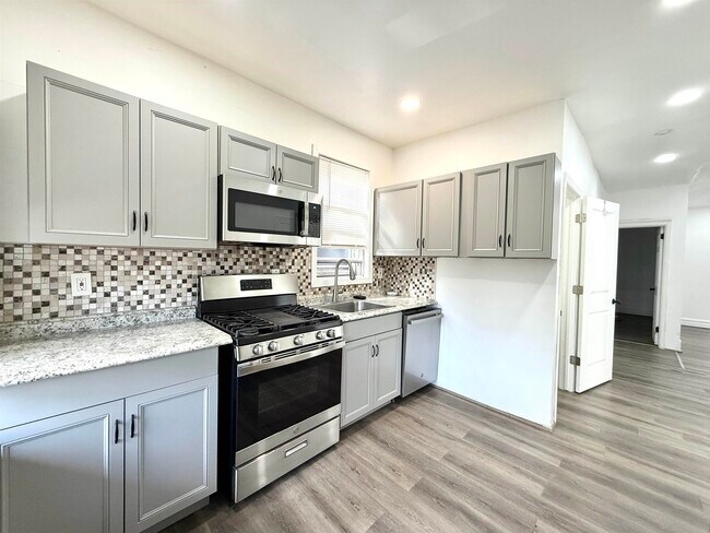 275 Linden Ave in Jersey City, NJ - Building Photo - Building Photo