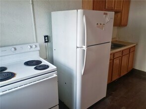 1 Camp Ave, Unit 3 in Braddock, PA - Foto de edificio - Building Photo