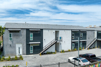 235 E Lexington Ave in El Cajon, CA - Building Photo - Building Photo