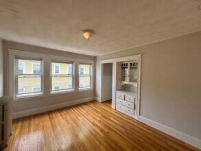 48 Standish St, Unit 2 in Cambridge, MA - Foto de edificio - Building Photo