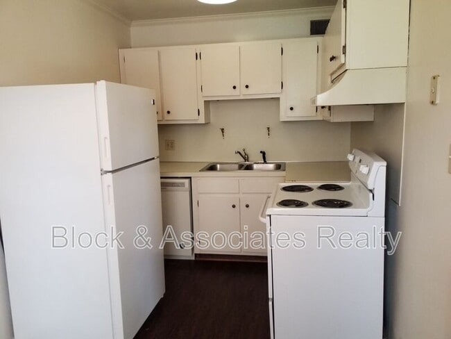 property at 3828 Country Club Rd