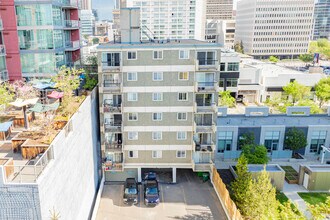 Amantea Tower in Calgary, AB - Building Photo - Building Photo