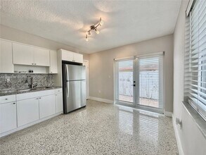 10303 NW 35th Pl in Miami, FL - Building Photo - Building Photo