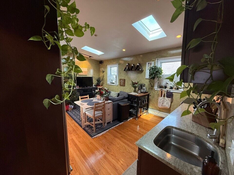 26 Ellington Rd, Unit 3S in Somerville, MA - Foto de edificio