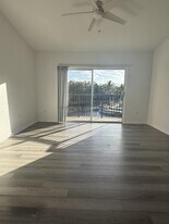 100 Crestwood Ct N in Royal Palm Beach, FL - Building Photo