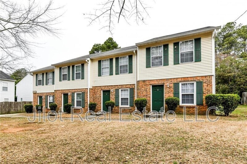 6690 Chupp Rd in Lithonia, GA - Building Photo