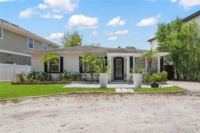 3606 W Royal Palm Cir in Tampa, FL - Building Photo - Building Photo