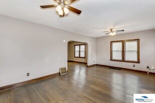 401 N Oliver St in Wichita, KS - Building Photo